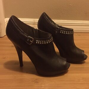 New in Box!! Guess Black Open Toed Studded Bootie sz. 10